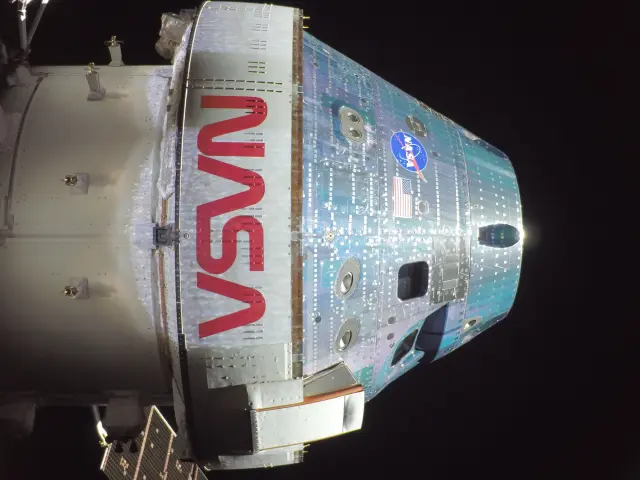 La nave Orion se hace un selfie en el espacio