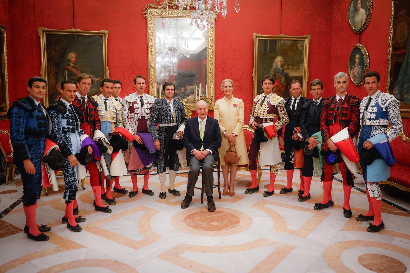Morante de la Puebla, Roca Rey y David de Miranda junto al Rey Em�rito despu�s de torear el Domingo de Resurrecci�n