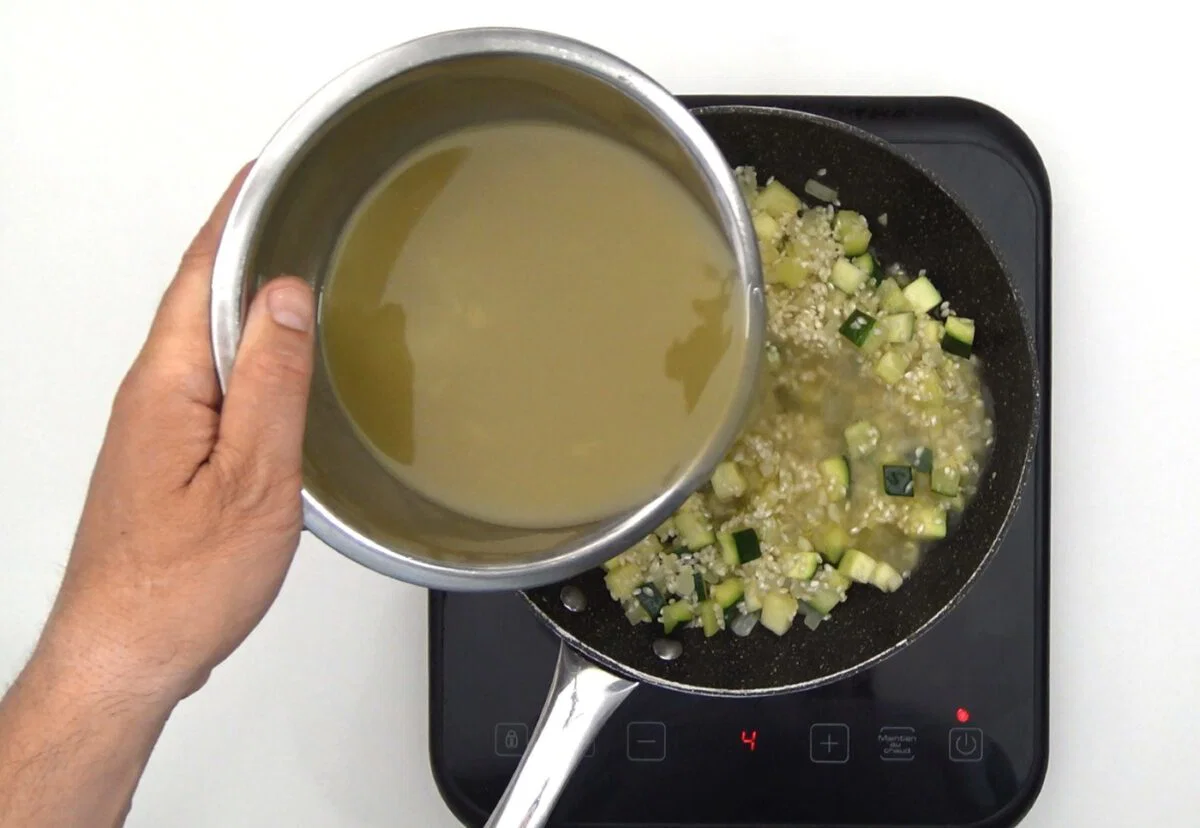 Arroz con calabacín. Receta rápida, sabrosa y fácil