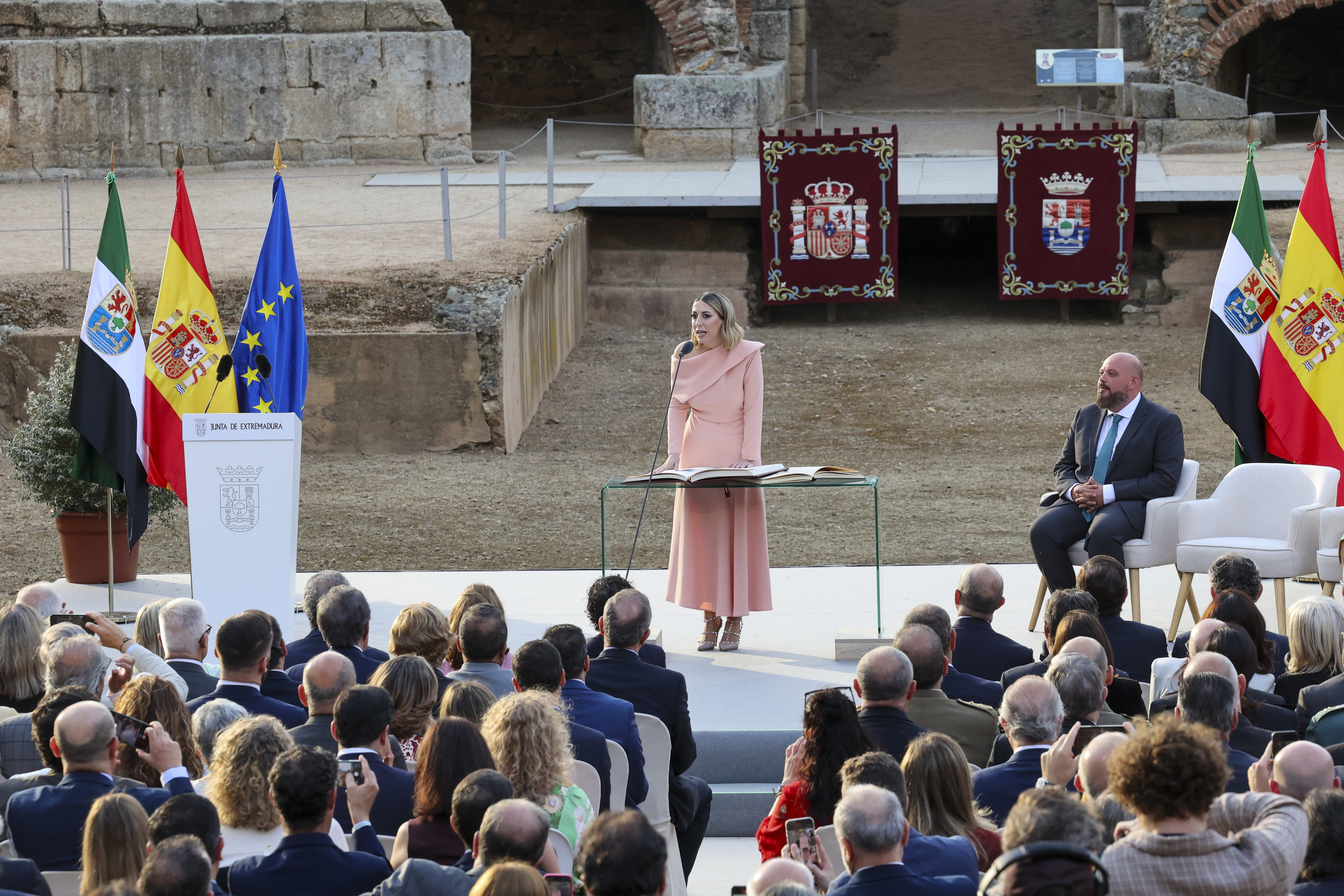 Mar�a Guardiola toma posesi�n como presidenta de la Junta de Extremadura en el Anfiteatro Romano de M�rida