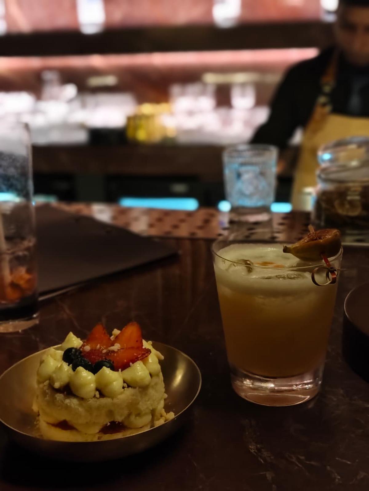 A grog and dessert