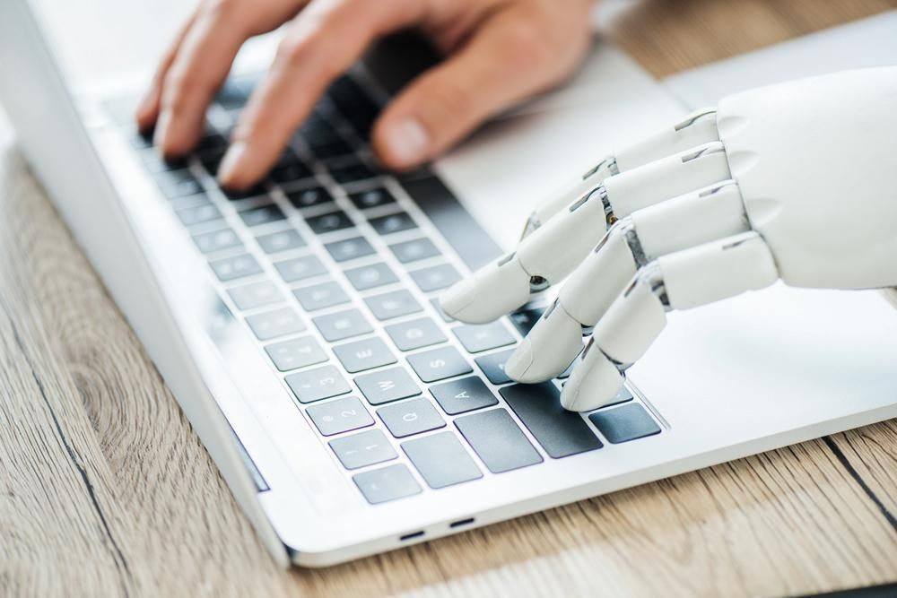Robot_Hand_laptop.jpg