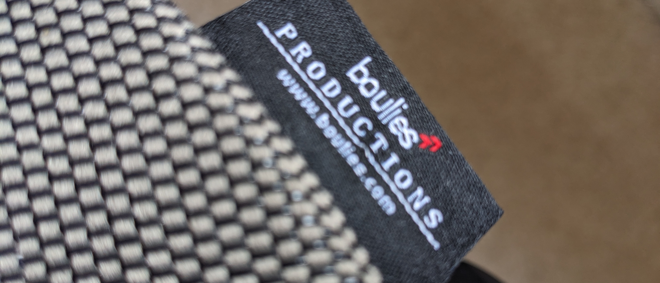 Boulies EP200 tag close-up during review