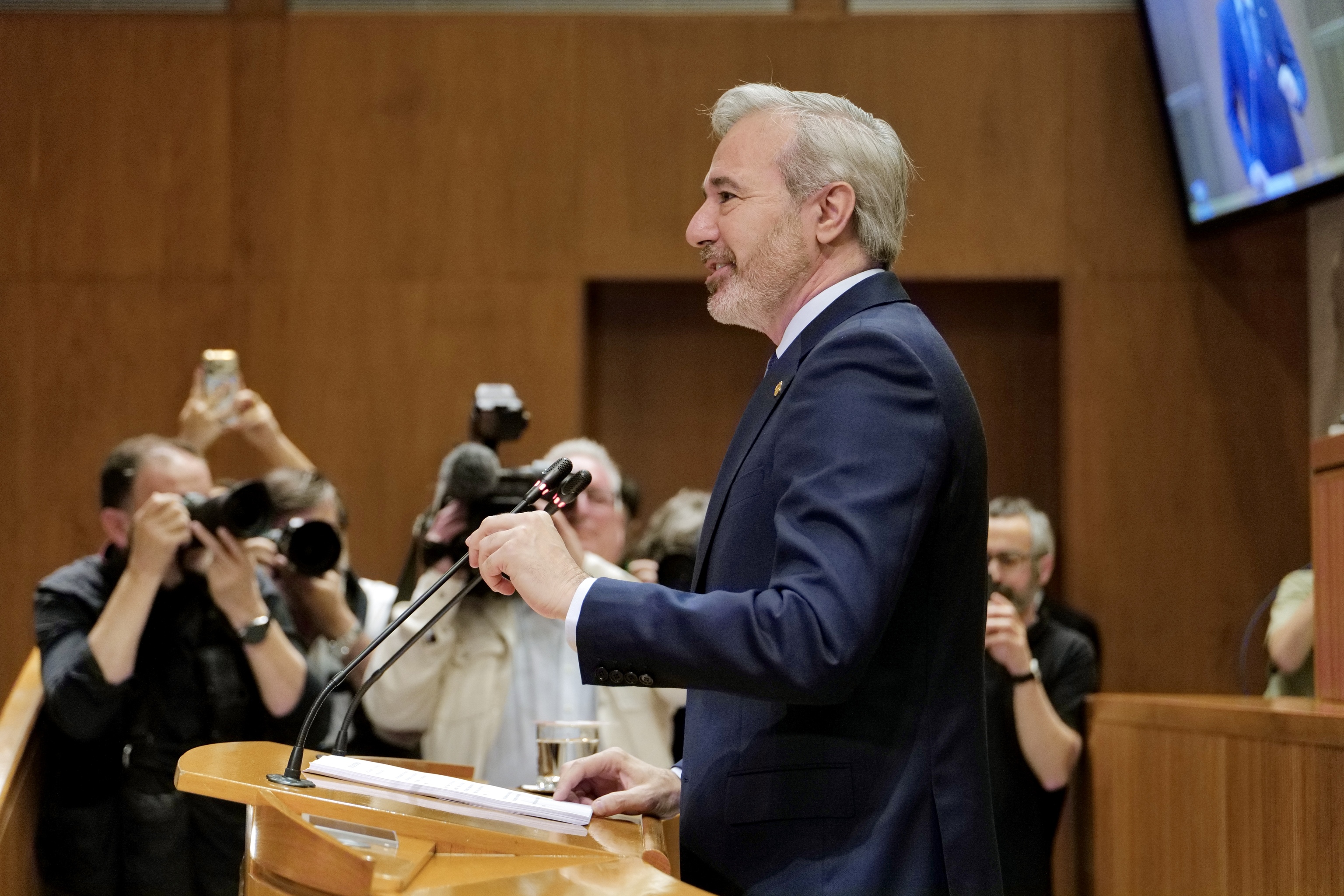 Jorge Azc�n antes de dar comienzo a su intervenci�n en el debate de investidura