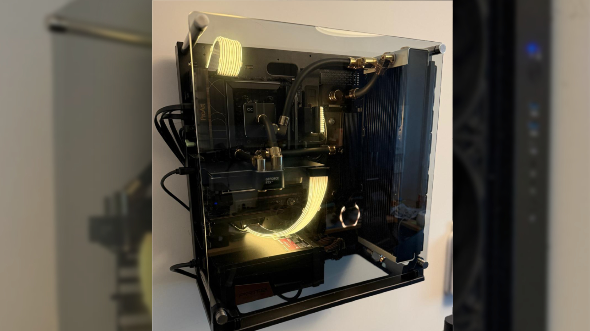 Wall-mounted PC