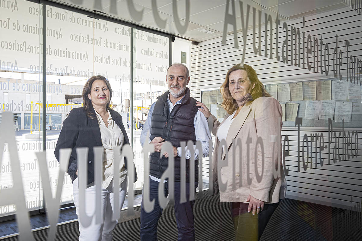 De izquierda a derecha, los exconcejales de Vox, ahora no adscritos, Ana Bel�n Mart�nez, Jos� Garre y Josefa Guill�n, este pasado mi�rcoles.