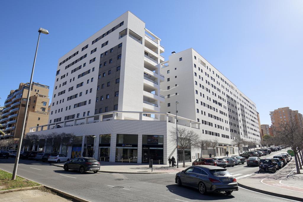Aspecto exterior del residencial Les Naus en Alicante.