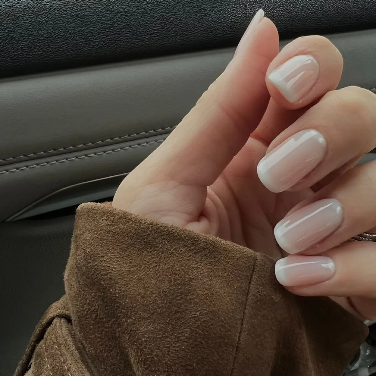 Cloudy french nails primavera 2026 lattiginose
