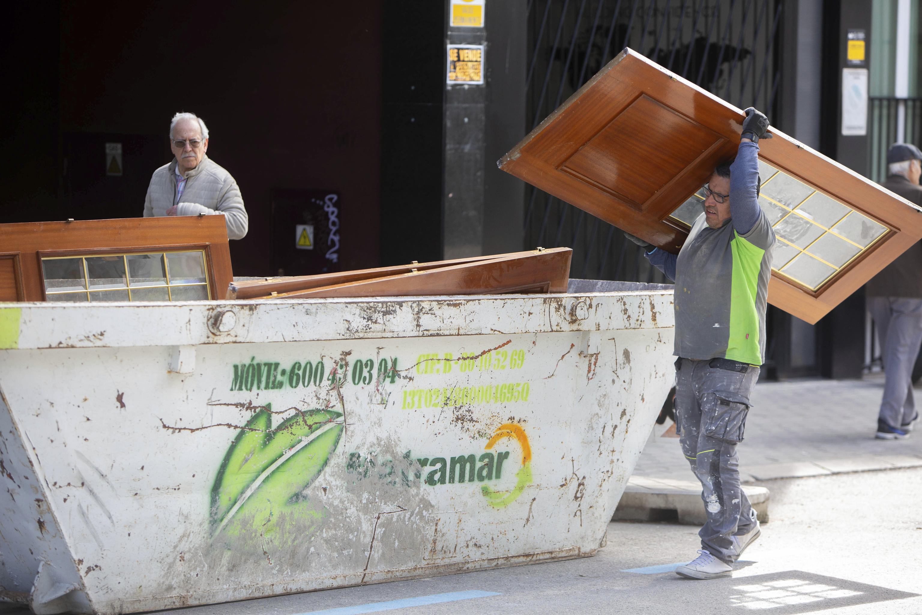Un trabajador, en Madrid.