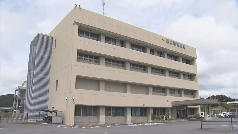 山口市でクマの目撃情報　県道の法面に体長1.5～2メートルのクマか　警察が目撃場所付近をパトロール｜FNNプライムオンライン