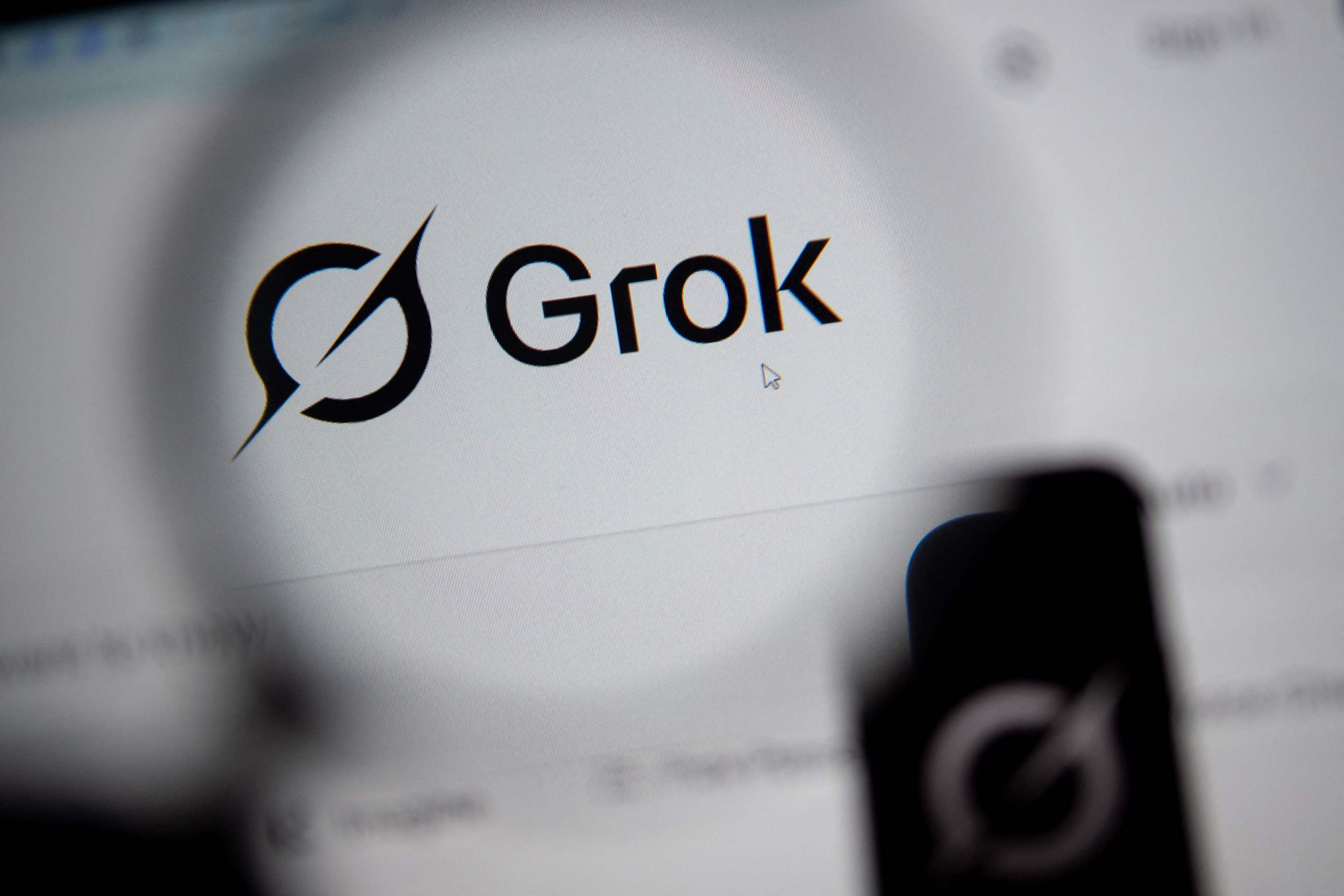 Grok, la herramienta de IA que responde a los usuarios en X.