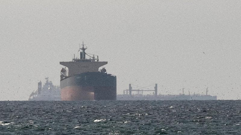 L’Iran richiude Hormuz: spari contro imbarcazioni. Trump: “Teheran non può ricattarci”