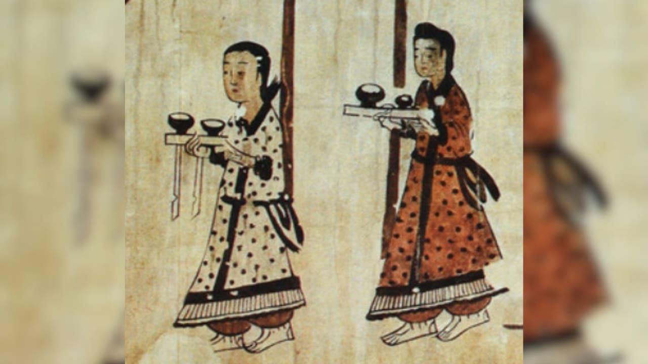  The women's Hanbok in 5th-century Goguryeo murals, rooted in the attire of northern nomadic peoples, features a separate top and bottom, with an A-line skirt worn over pants.