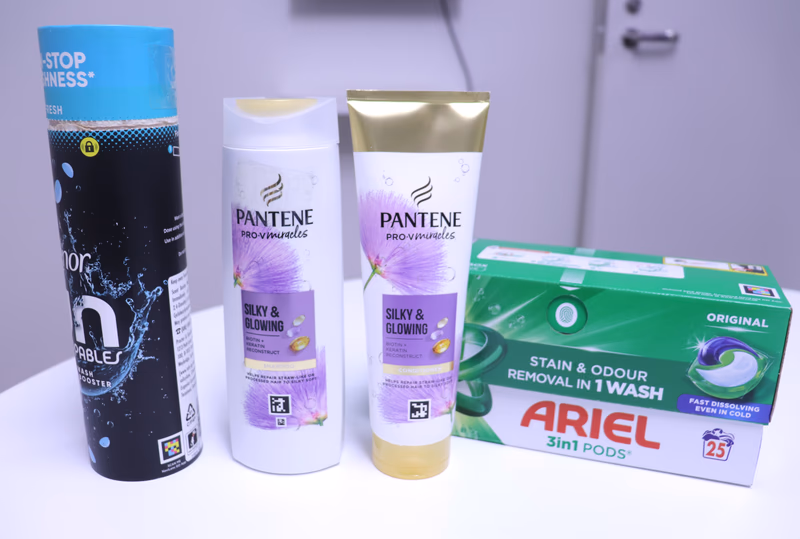 グローバルで展開するP&Gの製品。洗剤の軽量が不要なジェルボール（写真右）や片手でキャップの開閉ができる製品など、誰もが使いやすいように改良を重ねているという。