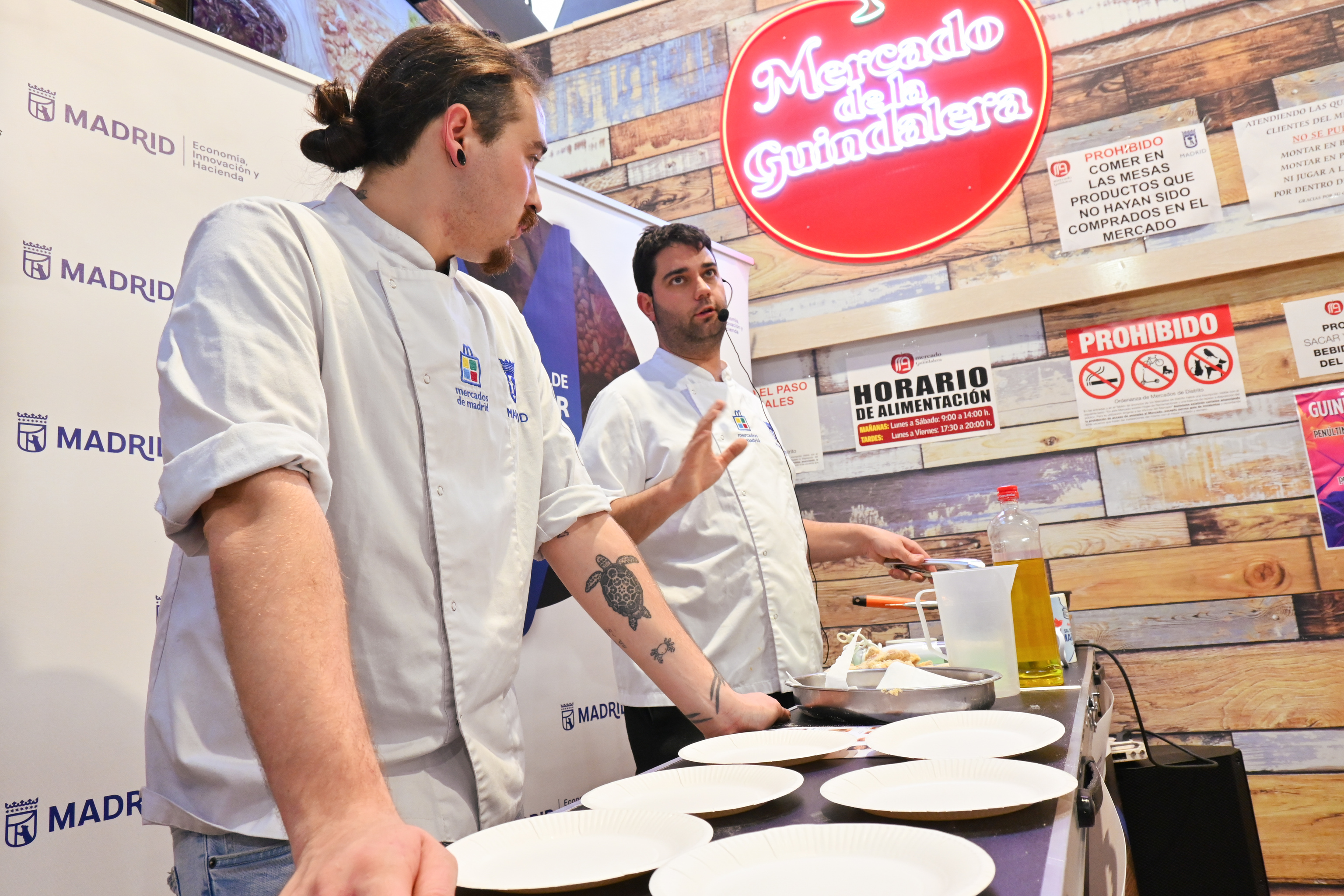 Los cocineros Ra�l Ortigosa, del restaurante vasco Barrenola y Jos� del Valle Tejada.