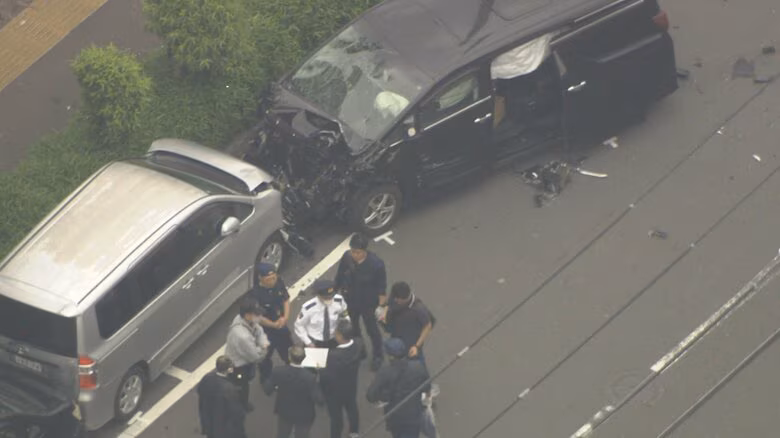 【速報】自転車の警察官2人含む5人ケガ 車4台と自転車2台がからむ多重事故 東京・板橋区|FNNプライムオンライン