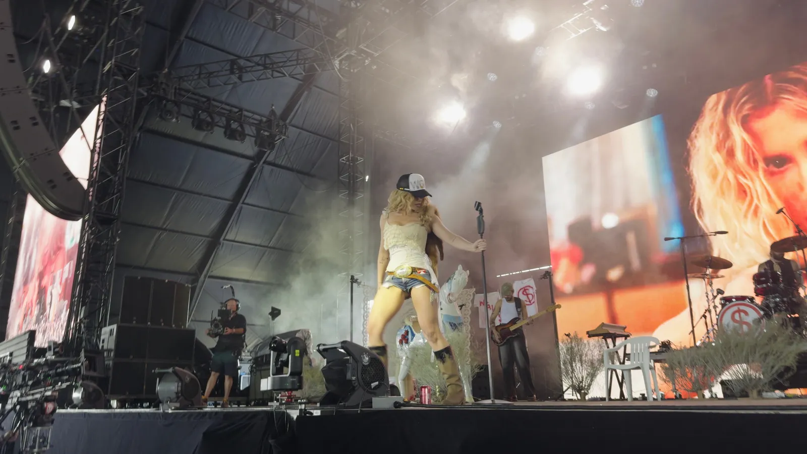 Image may contain Person Concert Crowd Adult Performer Solo Performance Clothing Footwear Shoe and Guitar