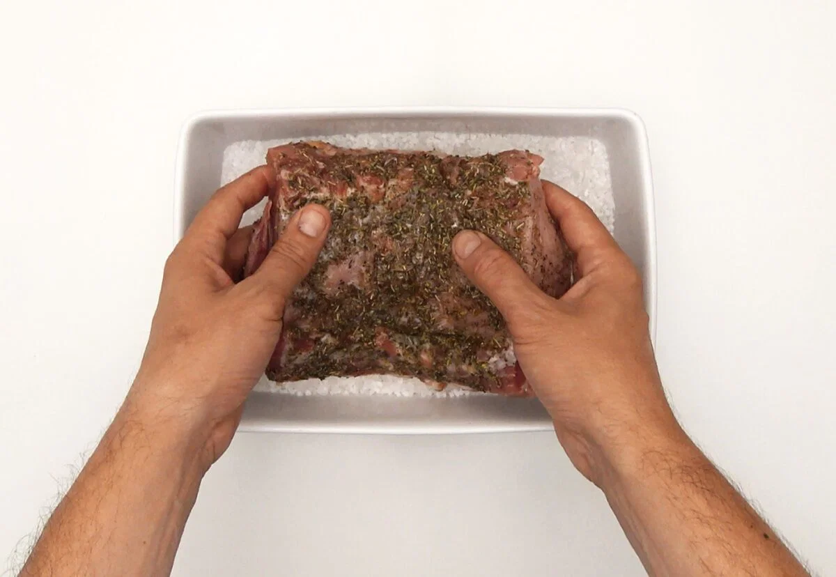 Cinta de lomo con especias y a la sal. Una receta fácil paso a paso
