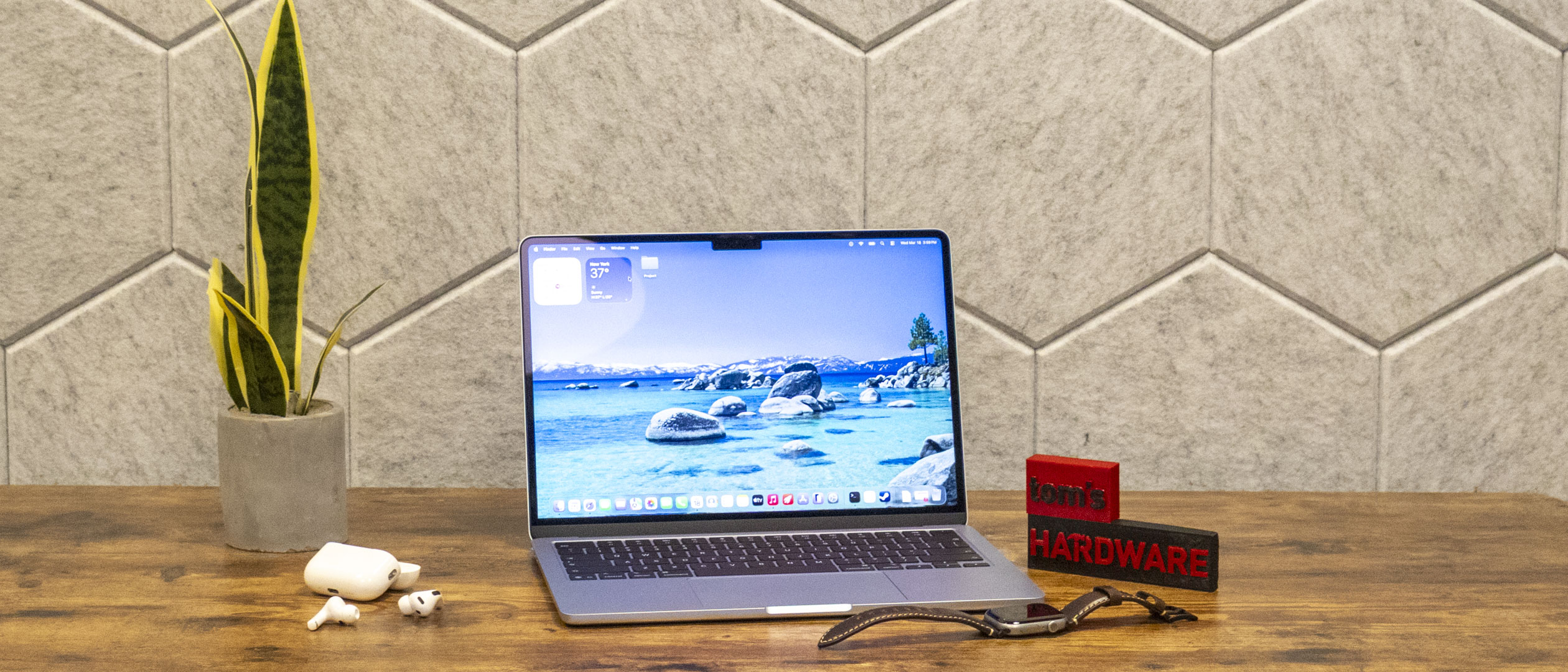 MacBook Air (13-inch, M5)