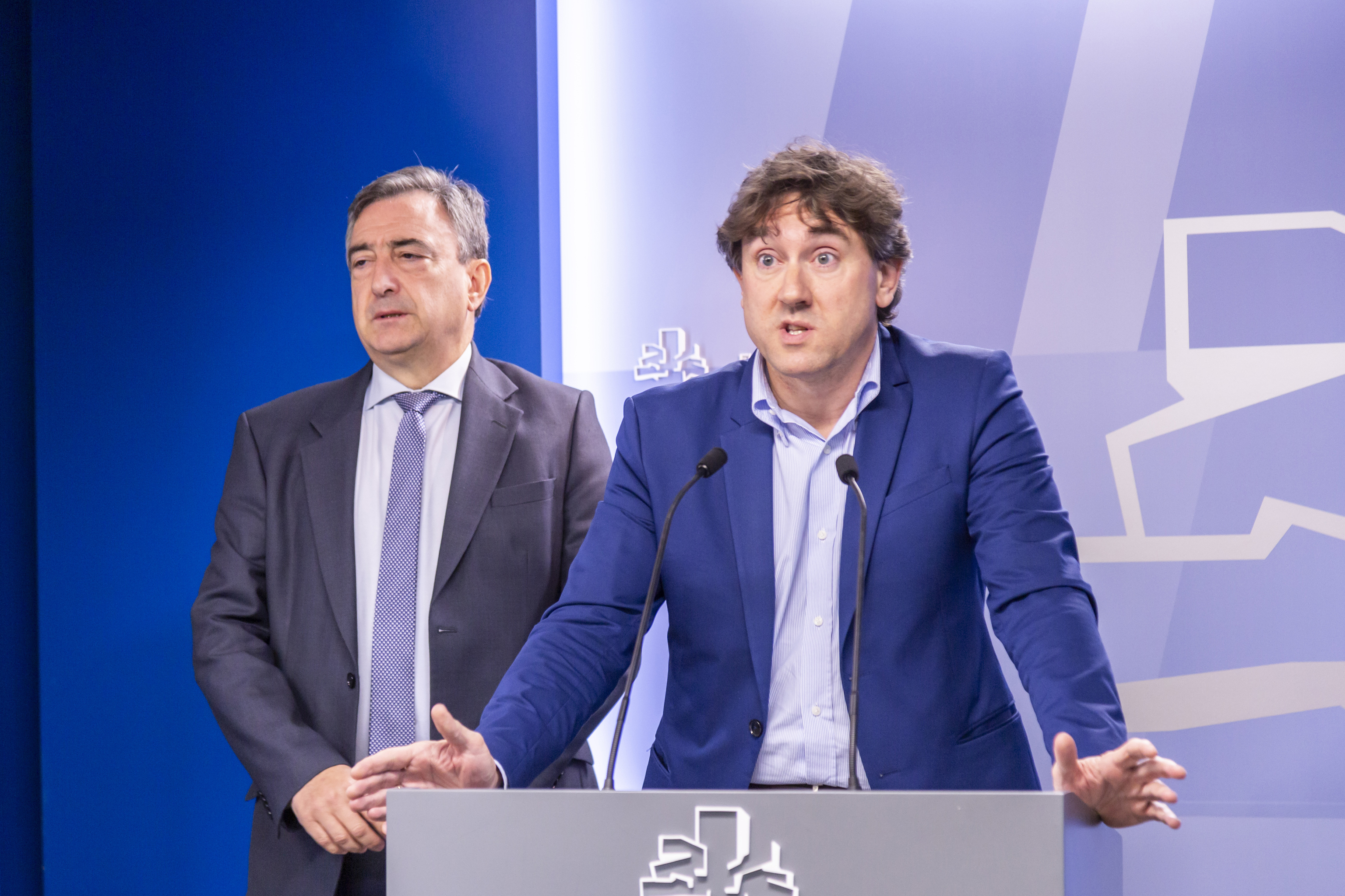 El secretario general del PSE-EE Eneko Andueza en la �nica comparecencia conjunta con el presidente del PNV Aitor Esteban en el Parlamento Vasco.