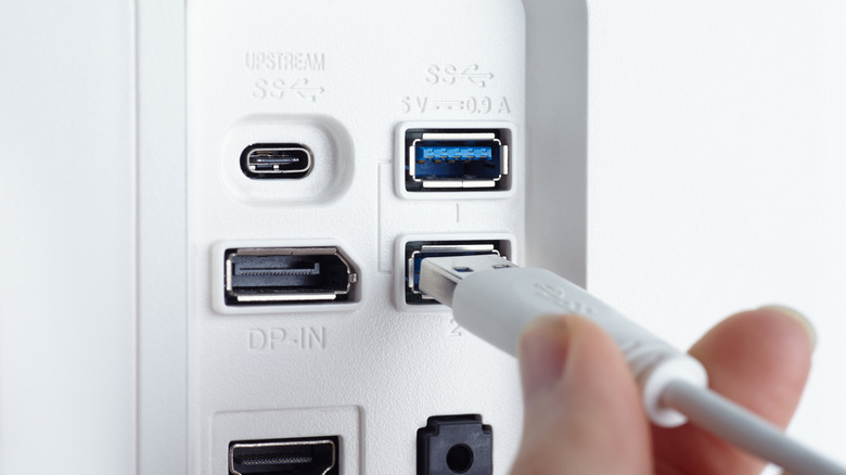 USB upstream/downstream hub on monitor