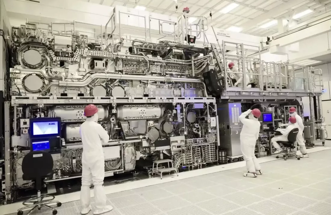 AI 芯片需求激增,ASML 计划今年生产至少 60 台极紫外光刻机