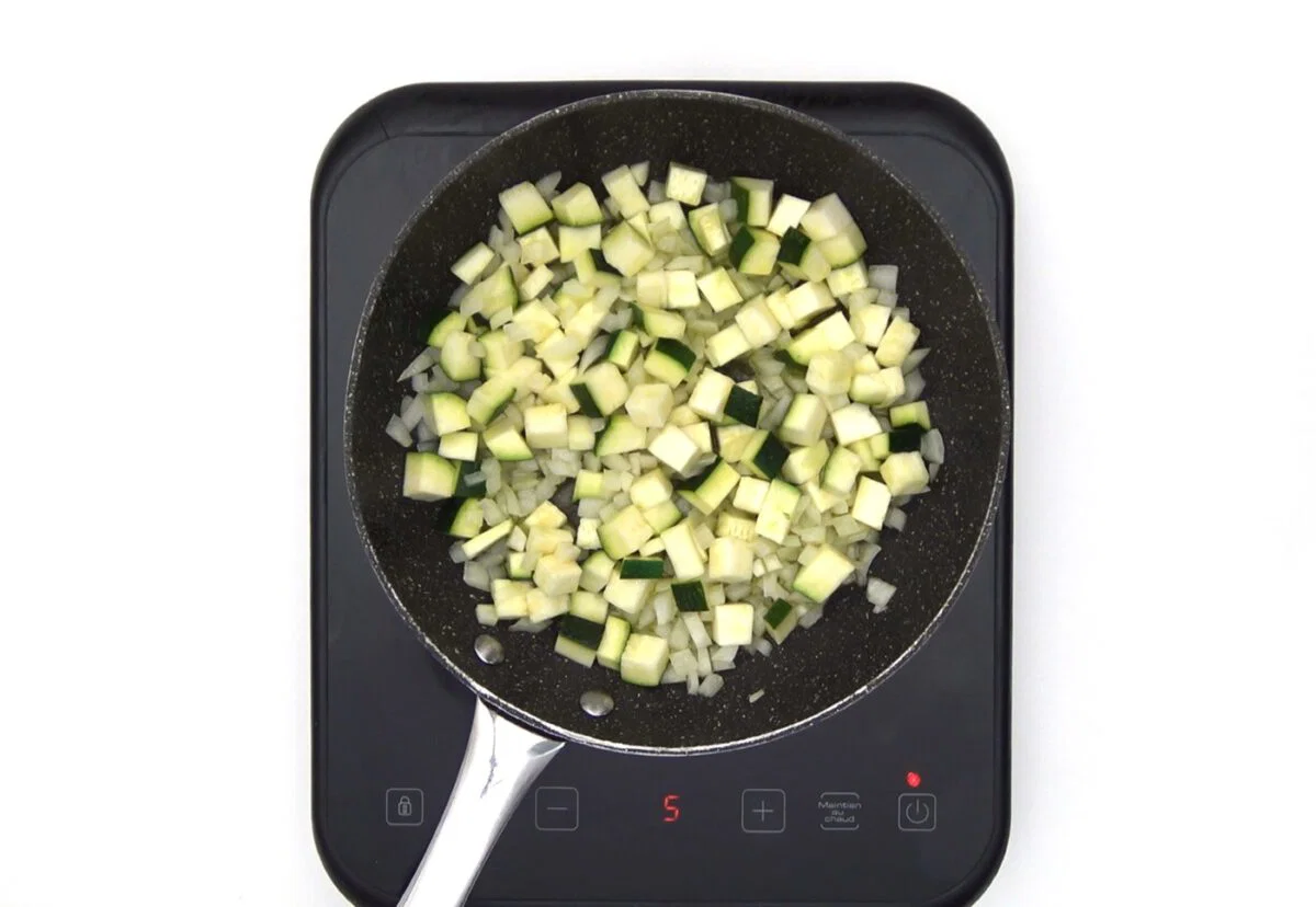 Arroz con calabacín. Receta rápida, sabrosa y fácil