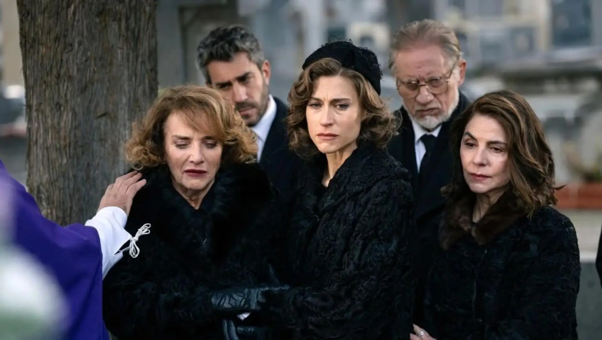 La muerte de Pelayo ha dejado a la familia De la Reina devastada y con secretos al descubierto.