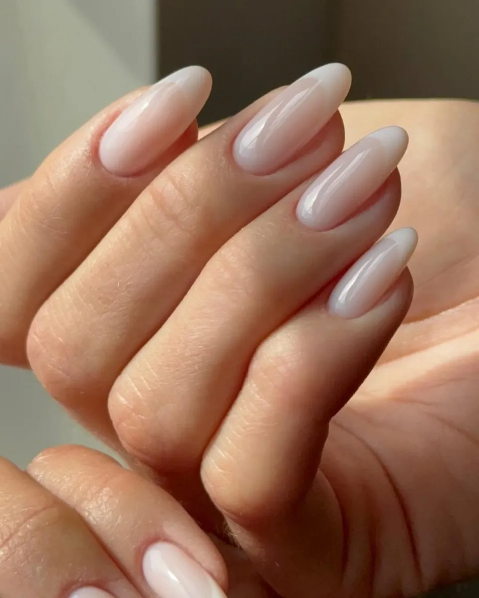 Cloudy french nails primavera 2026 classiche