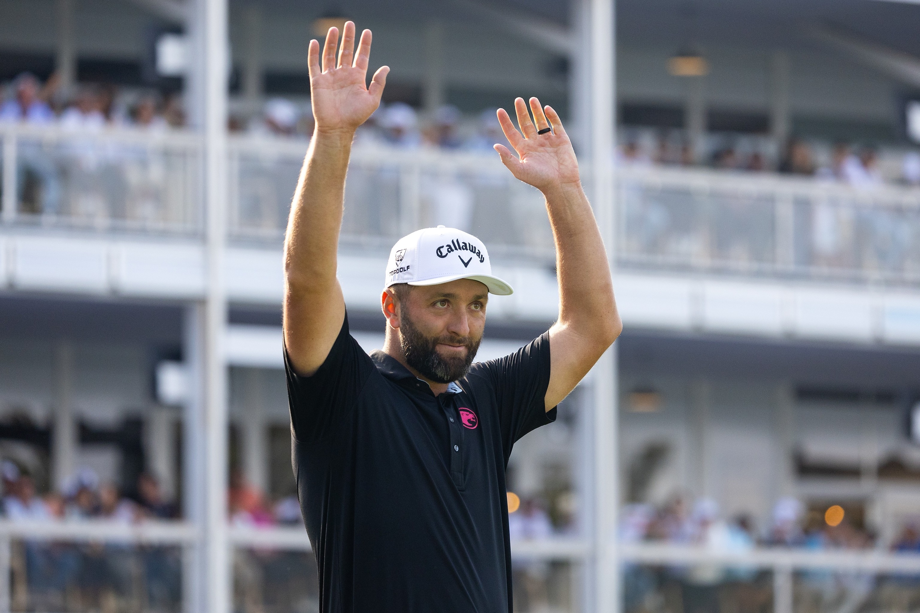 El capit�n y campe�n individual del primer lugar, Jon Rahm, del equipo Legi�n XIII, celebra en el green del hoyo 18 tras la ronda final del LIV Golf Ciudad de M�xico en el Club de Golf Chapultepec, el domingo 19 de abril de 2026.