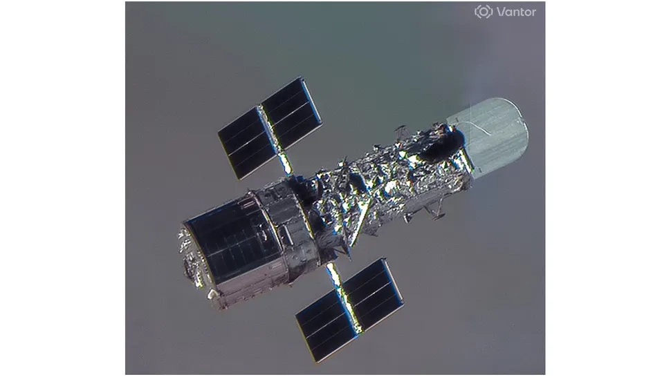 哈勃望远镜升空 36 周年,商业卫星近距离拍摄其高清特写