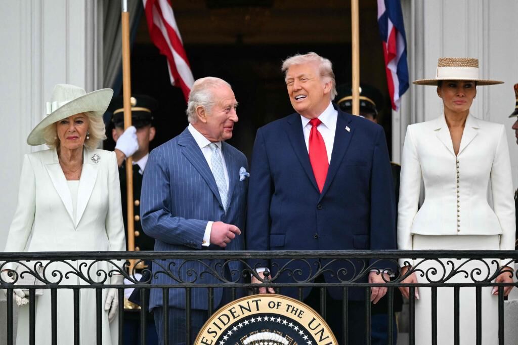 La primera dama Melania Trump, el rey Carlos III de Gran Breta�a y la...