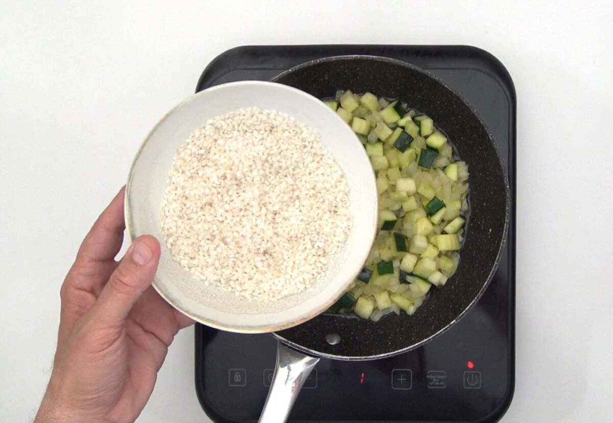 Arroz con calabacín. Receta rápida, sabrosa y fácil