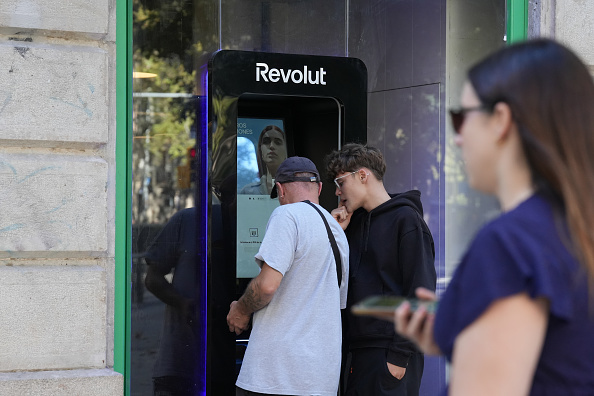 Un cajero autom�tico de Revolut en Barcelona.