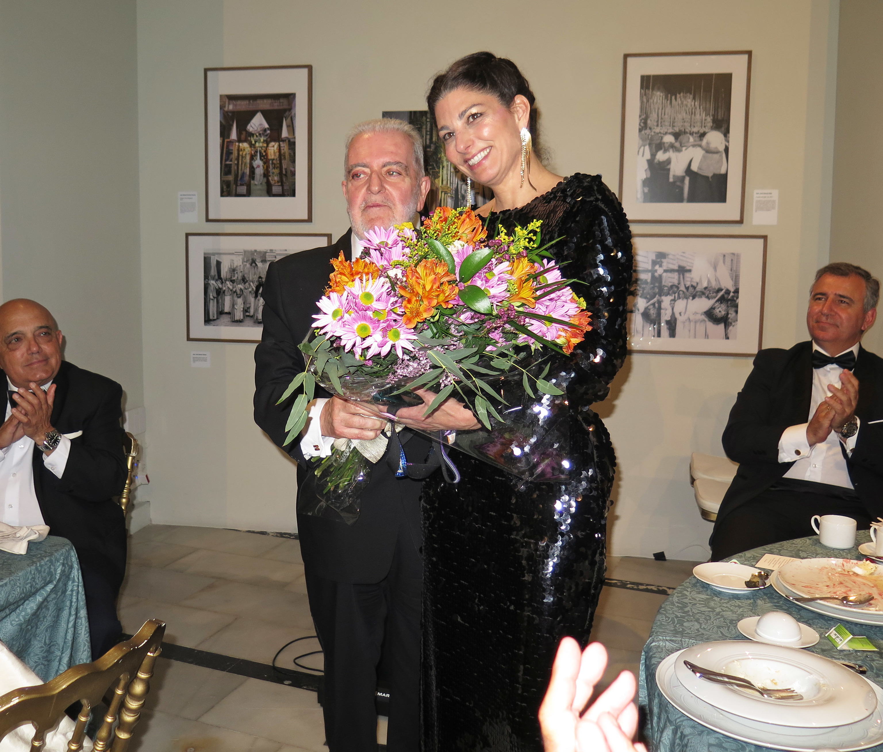 Roc�o Peralta, con Jes�s Contreras (presidente del RCEA), durante la cena de gala.