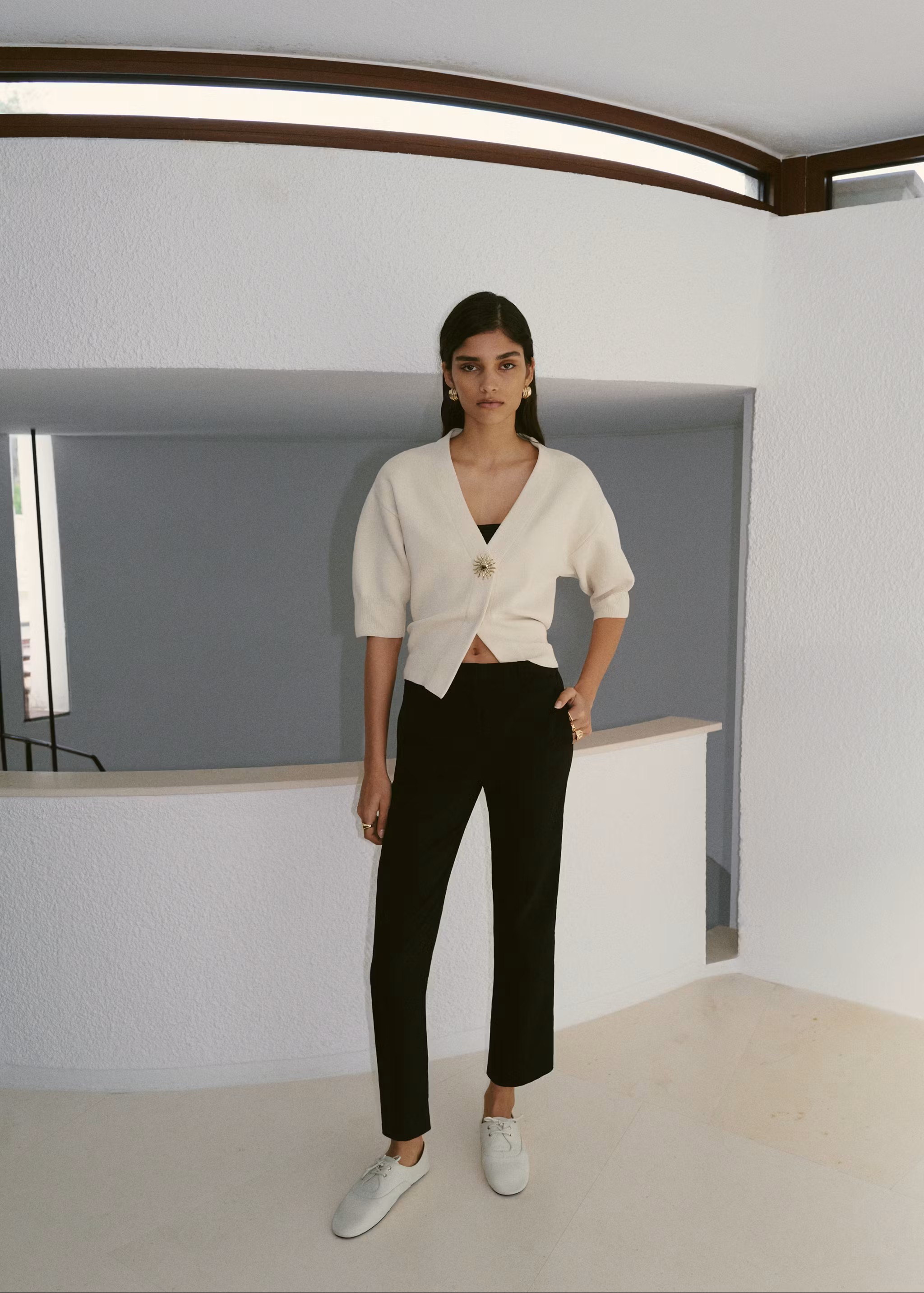 Parece un vestidor de una experta en moda de lujo: las 7 prendas de primavera para crear looks elegantes con poco presupuesto