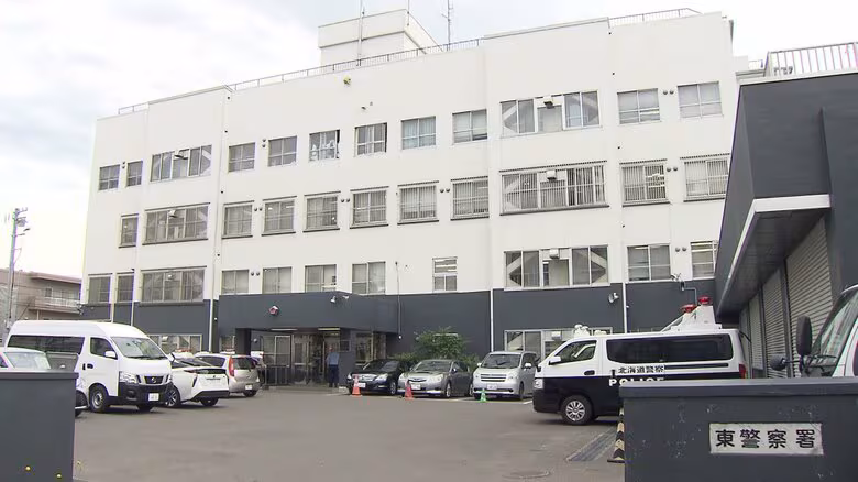 【20代ぐらいの男が逃走中】「後ろから来た男にワイセツ行為をされた」10代後半の女性が帰宅中に上半身を触られる被害…黒髪短髪・中肉・上が紺色、下がグレーのスウェット男の行方を追う〈北海道札幌市東区〉｜FNNプライムオンライン