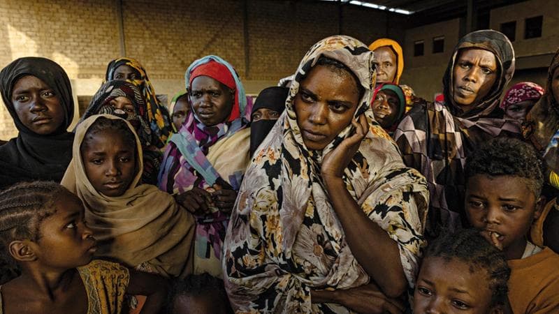 <p>Donne sudanesi nel campo profughi di El-Obeid, capoluogo del Kordofan ©Fabio Bucciarelli</p>
