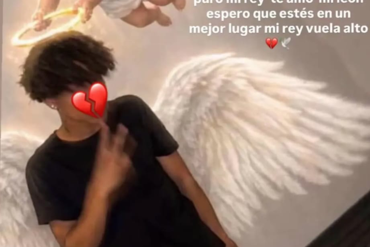 Fotograf�a de homenaje en la que el fallecido aparece caracterizado como una criatura celestial.