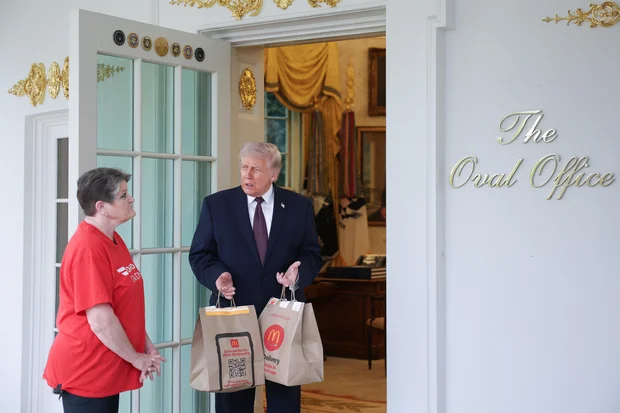 President Trump with DoorDash delivery at the White House 