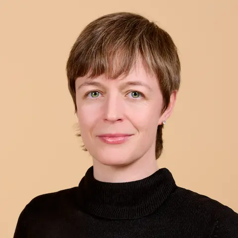 A woman with short hair …st a pastel background.
