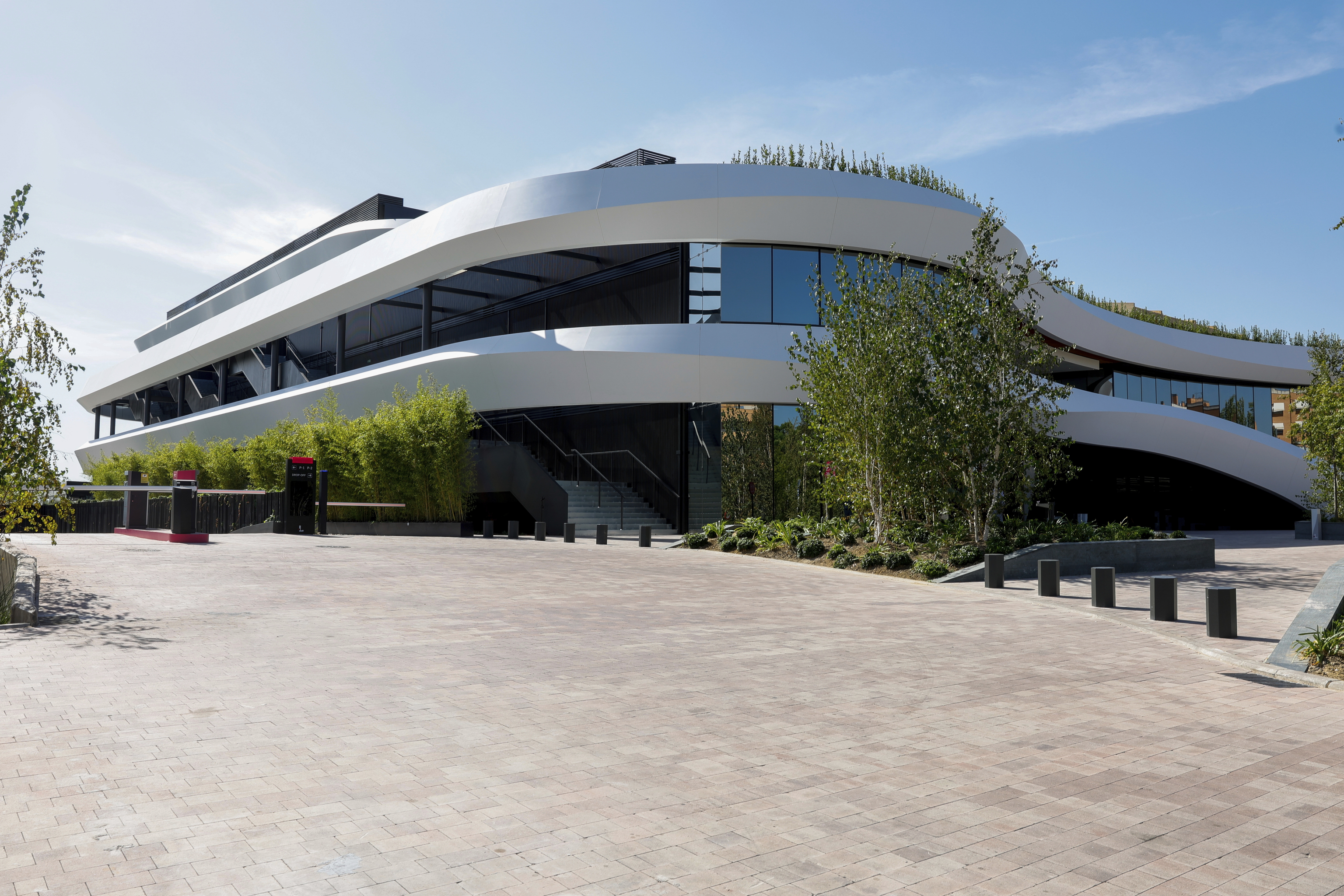 Fachada de La Finca Grand Caf�, en Pozuelo.