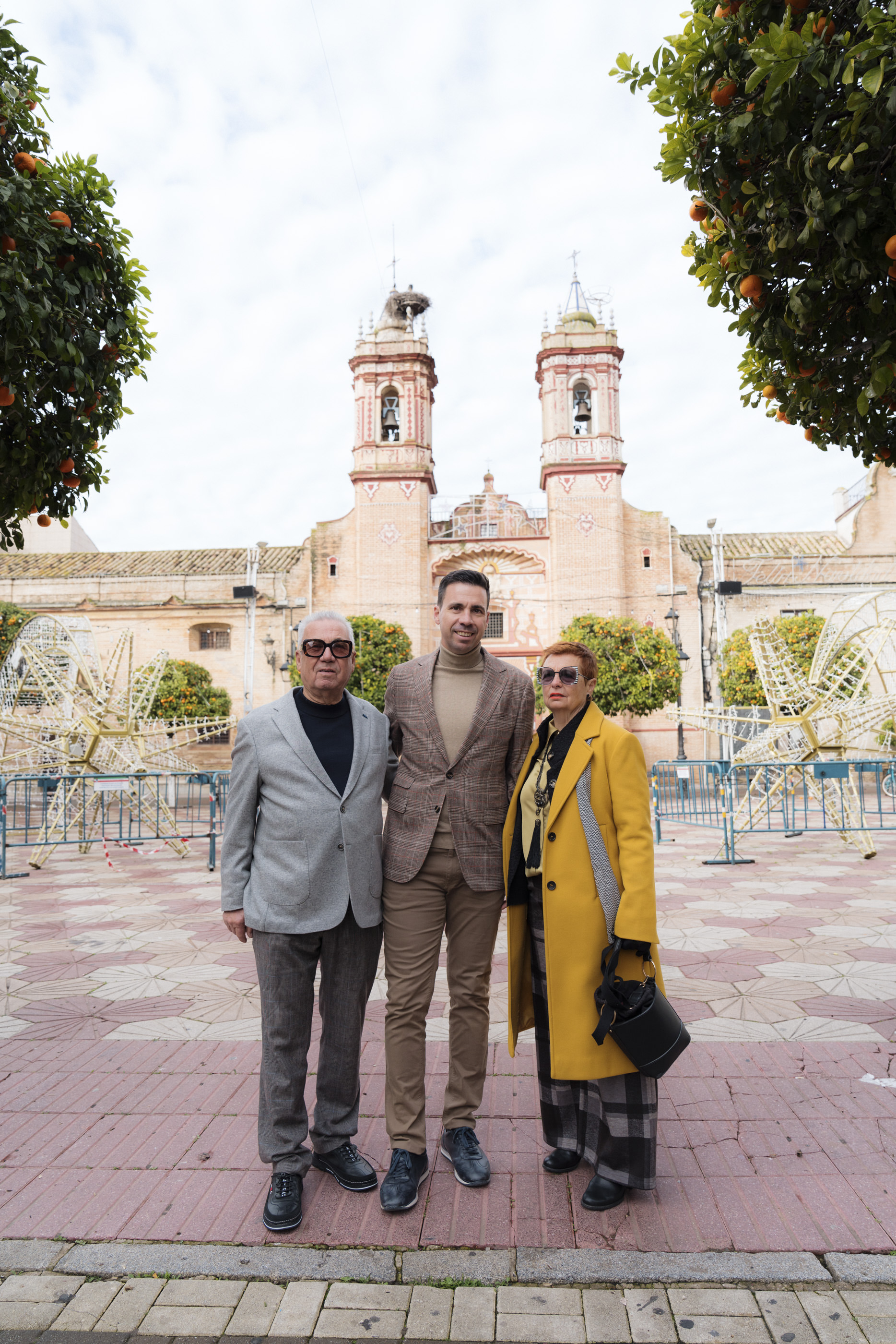 Jos� Luis Hidalgo y su mujer, Angelita Garc�a, con su hijo Manuel.