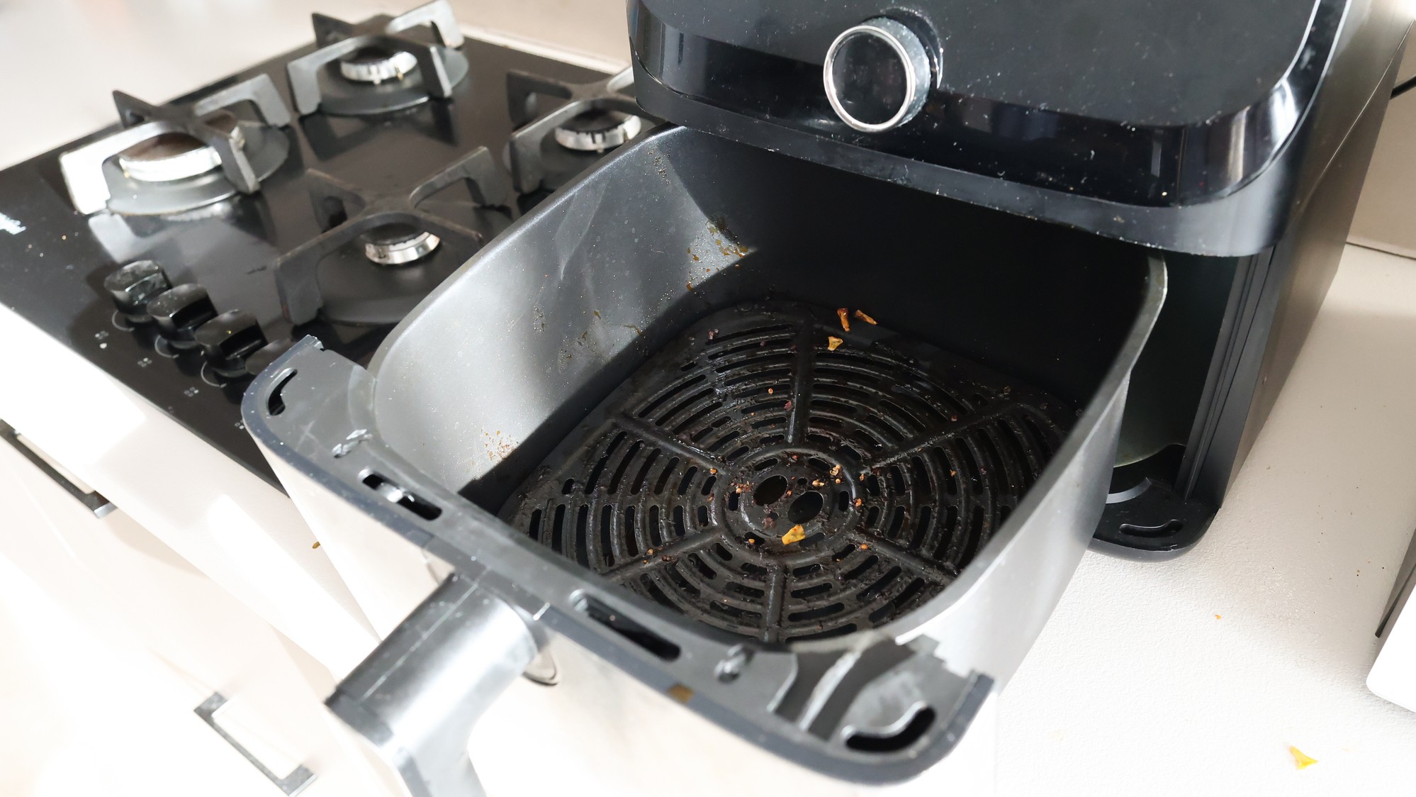 Open air fryer with food residue
