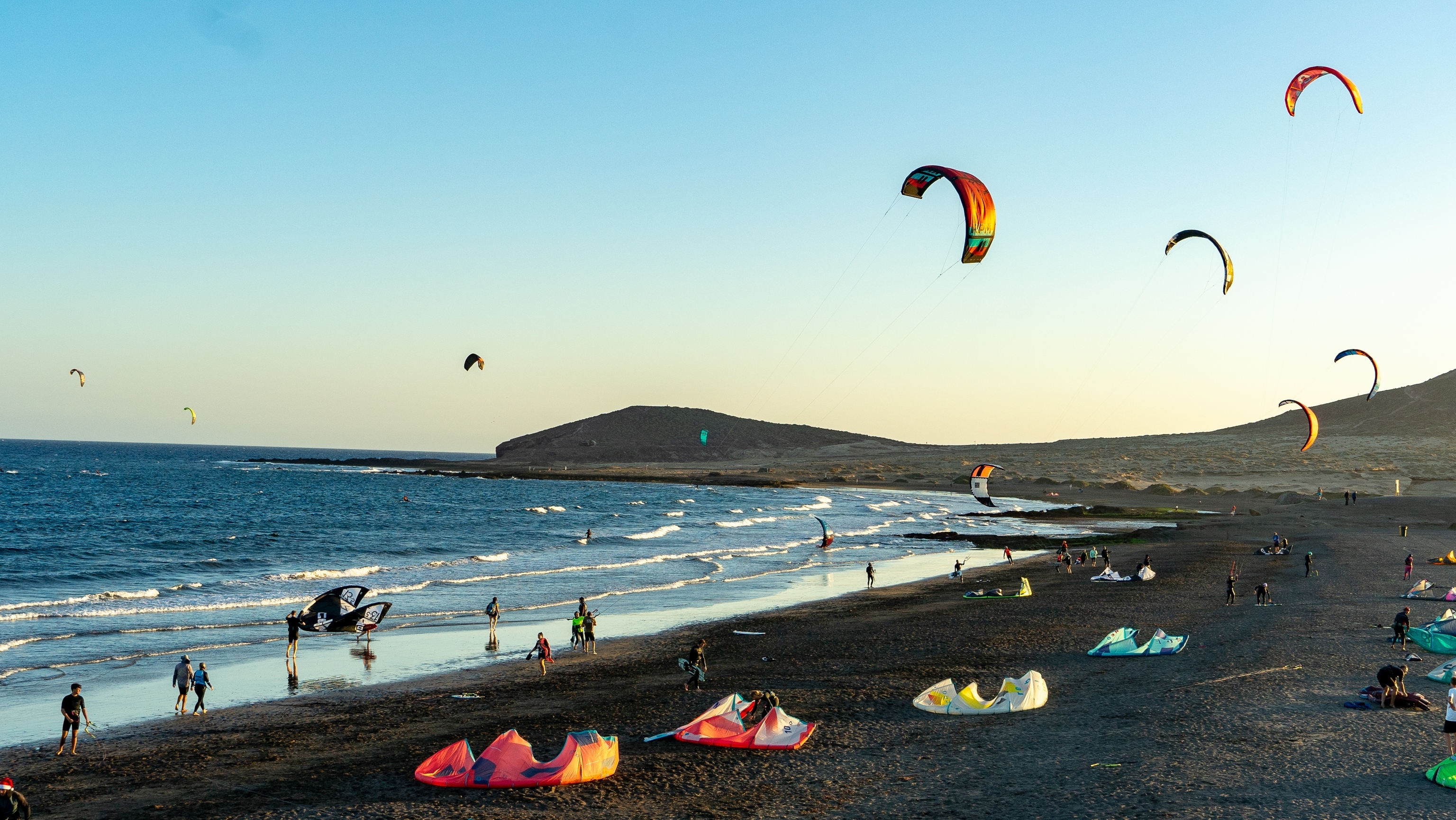 Windsurf en la playa de El M�dano, en Tenerife.