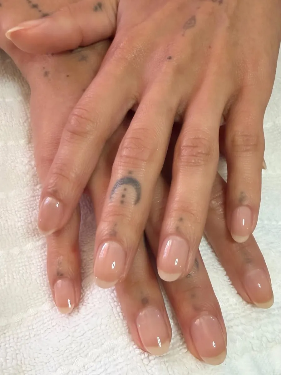 Cloudy french nails primavera 2026 Zoe Kravitz