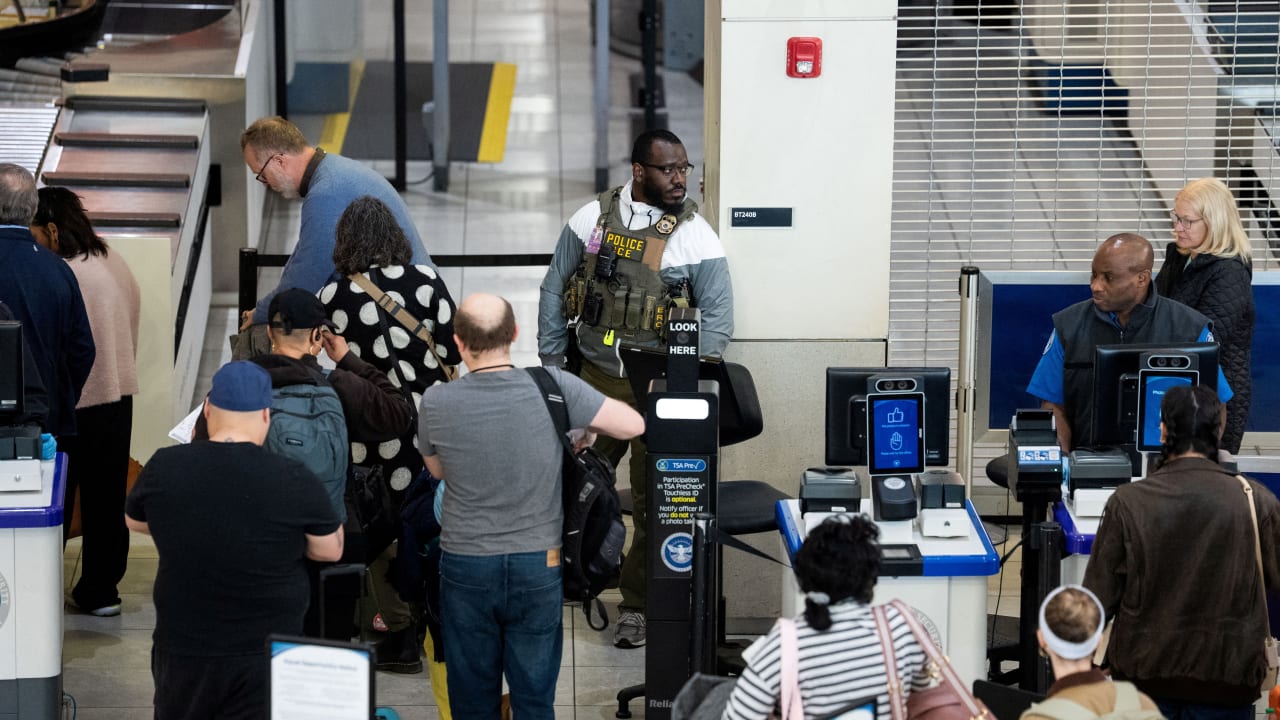 A US Immigration and Customs Enforcement (ICE) agent patrols a TSA security checkpoint in Baltimore/Washington International Thurgood Marshall Airport (BWI) in Baltimore, Maryland, US, March 29, 2026. A US Immigration and Customs Enforcement (ICE) agent patrols a TSA security checkpoint in Baltimore/Washington International Thurgood Marshall Airport (BWI) in Baltimore, Maryland, US, March 29, 2026.