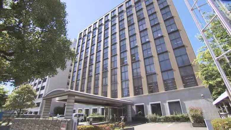 今治の自宅で父親を殺害　首を刺した凶器は包丁２本　逃走中に逮捕の息子を殺人の罪で起訴【愛媛】｜FNNプライムオンライン
