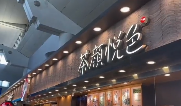 泄露用户隐私!曝某AI助手将B用户简历发给A用户;苹果更换CEO原因曝光;微信宣布5国可用微信支付;航旅纵横「崩」了一天,借钱功能却正常
