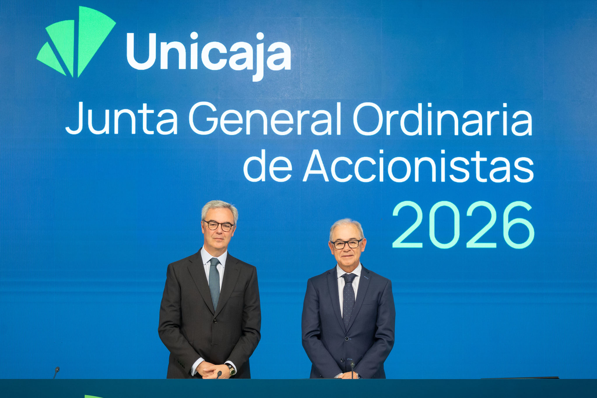 El presidente de Unicaja, Jos� Sevilla, y el CEO, Isidro Rubiales, al inicio de la Junta General Ordinaria de Accionistas de la entidad.